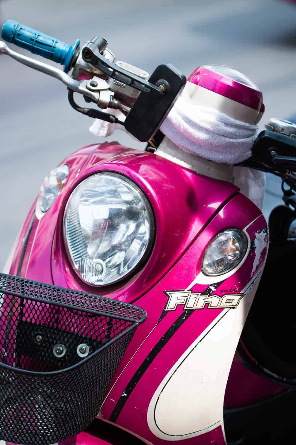 An image of a pink scooty