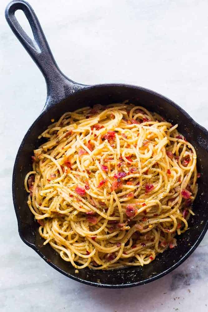 This smoky, spicy and super easy 5 ingredient bacon spaghetti aglio olio recipe is perfect for the bacon lover! Learn how to make this traditional Italian recipe in exactly 20 minutes from start to finish.