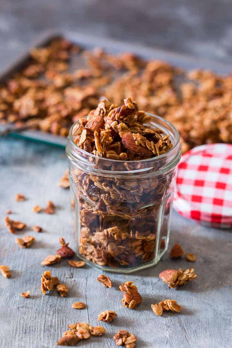 Easy apple pie granola made with fresh apples, because dehydrated apples just doesn't cut it. Breakfast or healthy snack, you pick! So perfect for fall and winter.