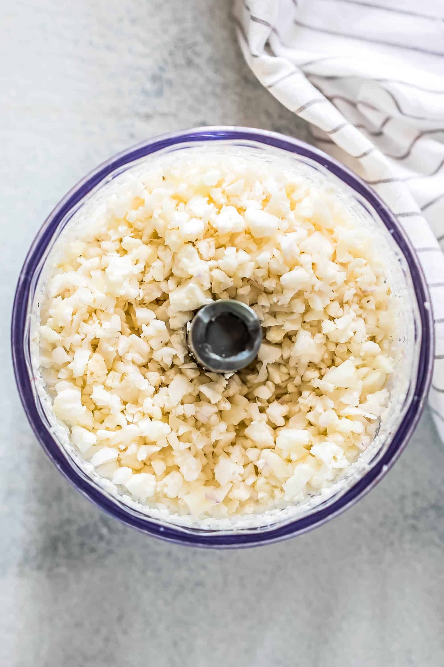 Low Carb Mexican Cauliflower Rice is a healthy, paleo friendly, keto friendly, vegan side dish recipe that is bursting with mexican flavours and ready in 30 minutes!