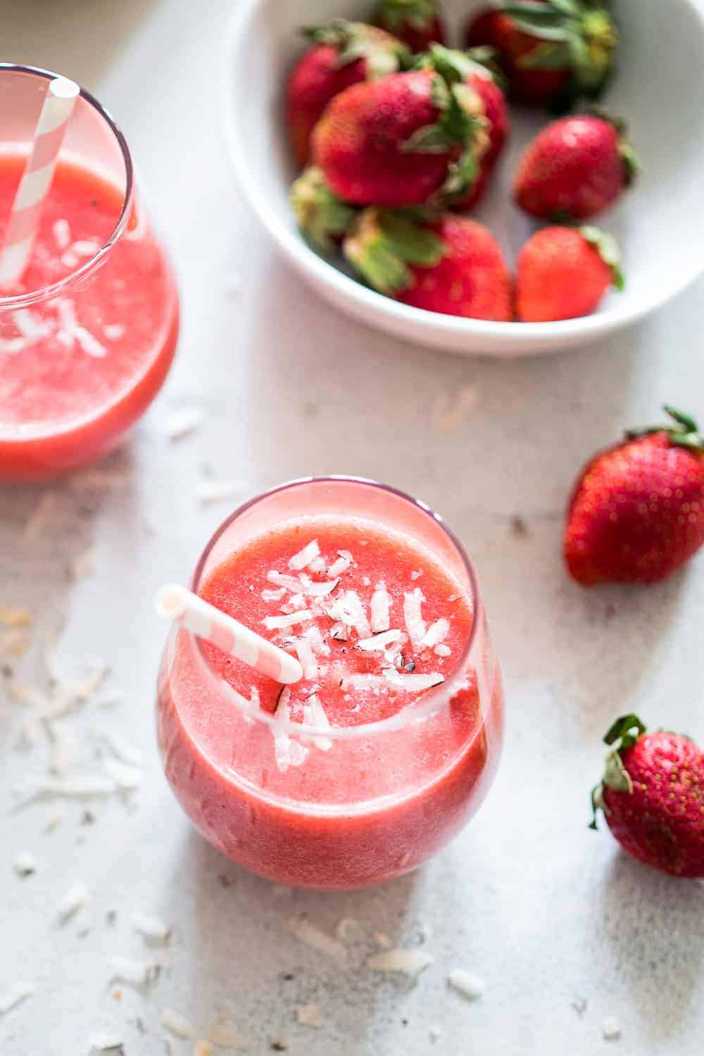 Simple, healthy strawberry banana coconut smoothie made with fresh fruits for a great start to your day! This breakfast smoothie is vegan, whole30 and paleo.
