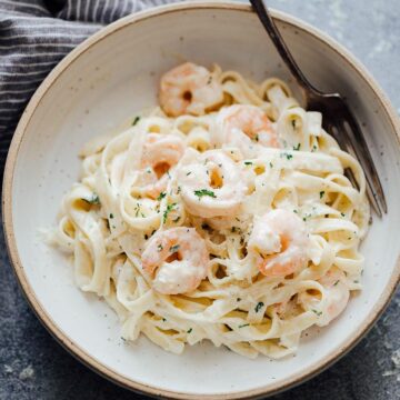 Creamy prawn scampi pasta is a quick pasta recipe where prawn or shrimp is tossed in a garlic, butter and white wine sauce. Simple, yet indulgent, this recipe is perfect for date night or a quick dinner.
