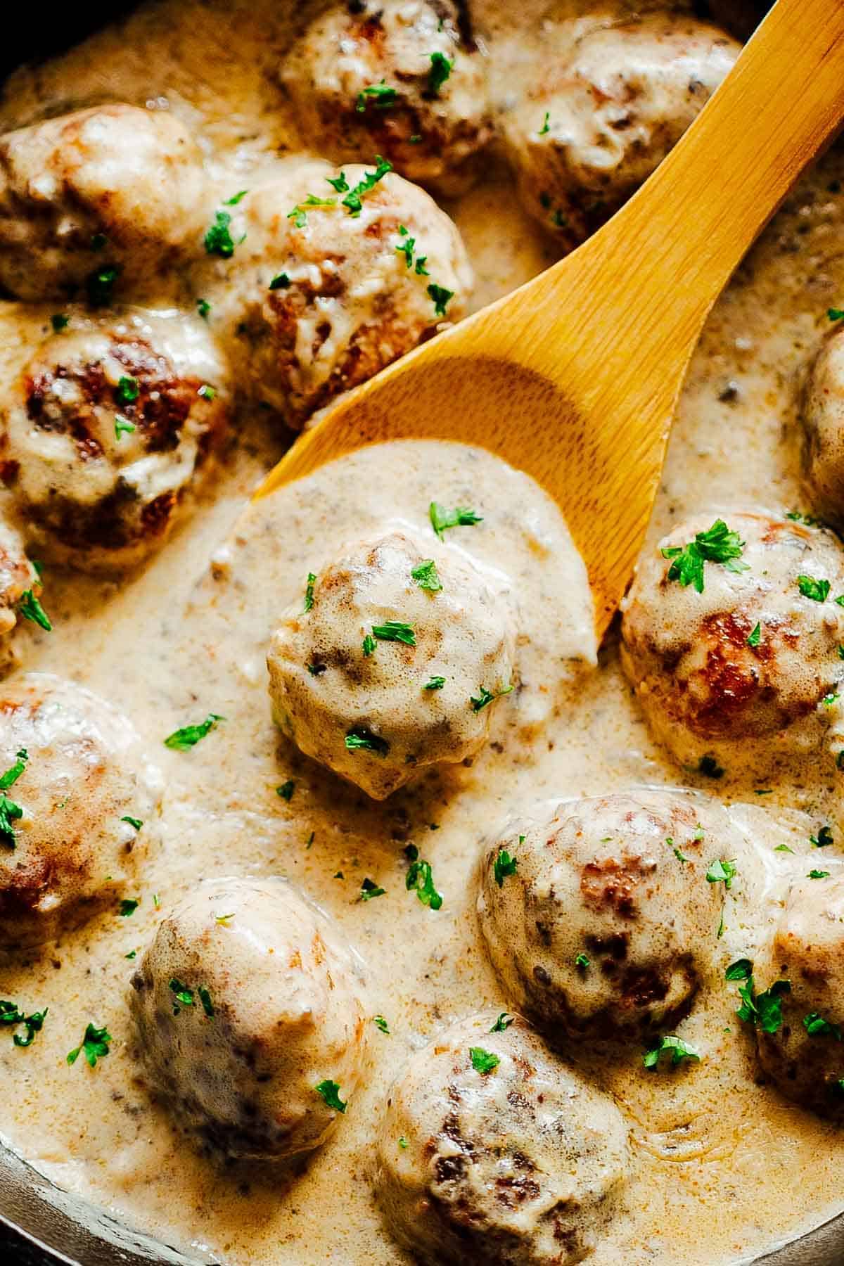 creamy chicken meatballs in mushroom sauce – Elgin