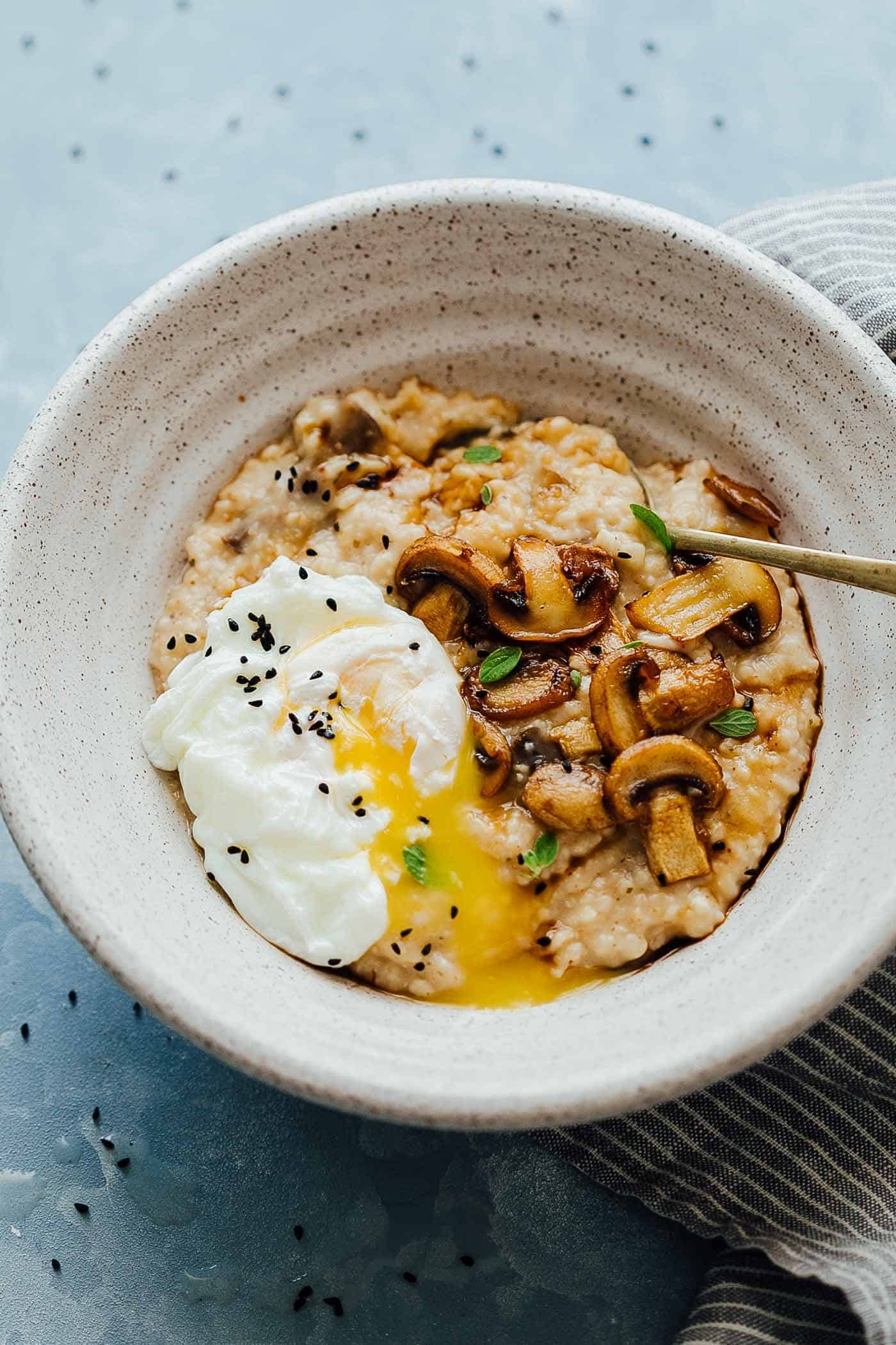 Mushroom oats is a creamy breakfast oatmeal that has the earthiness of mushrooms combined with delicious Asian flavors. Top it with a poached egg, a dash of soy sauce and green onions and take this simple mushroom oatmeal to the next level!