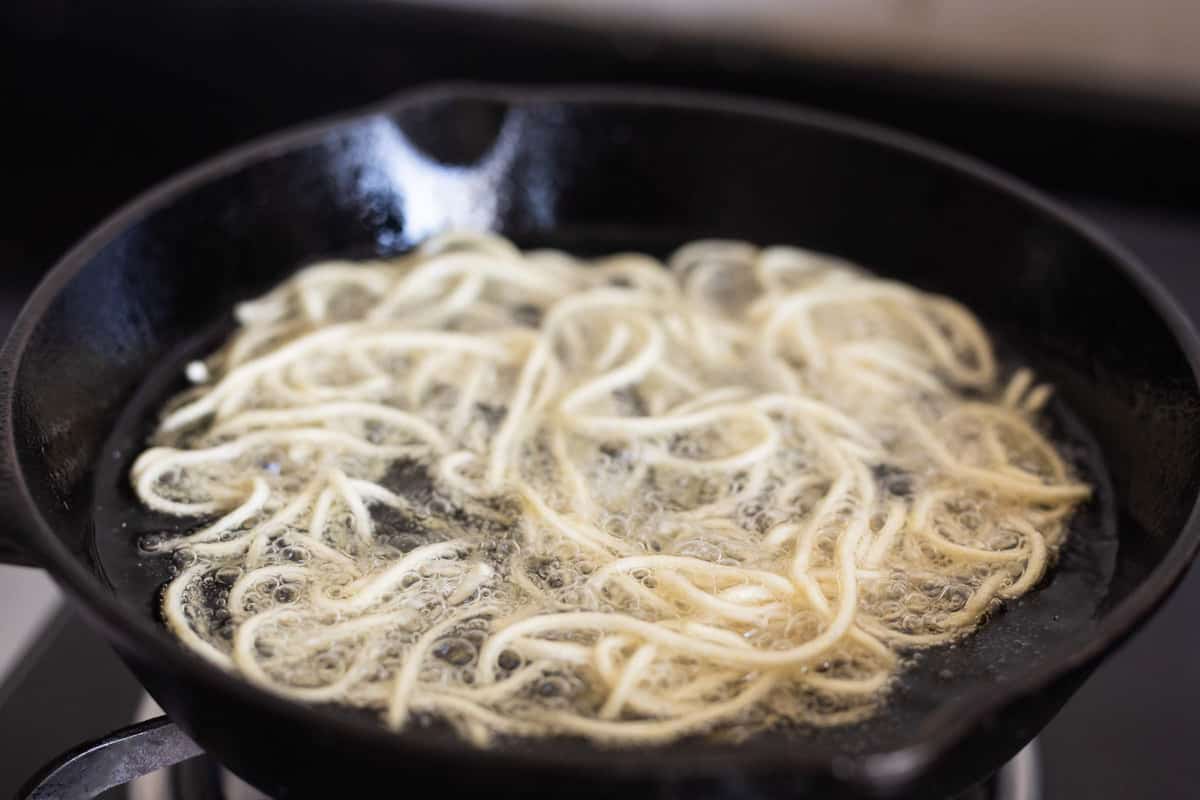 Deep frying noodles for crispy fried noodles
