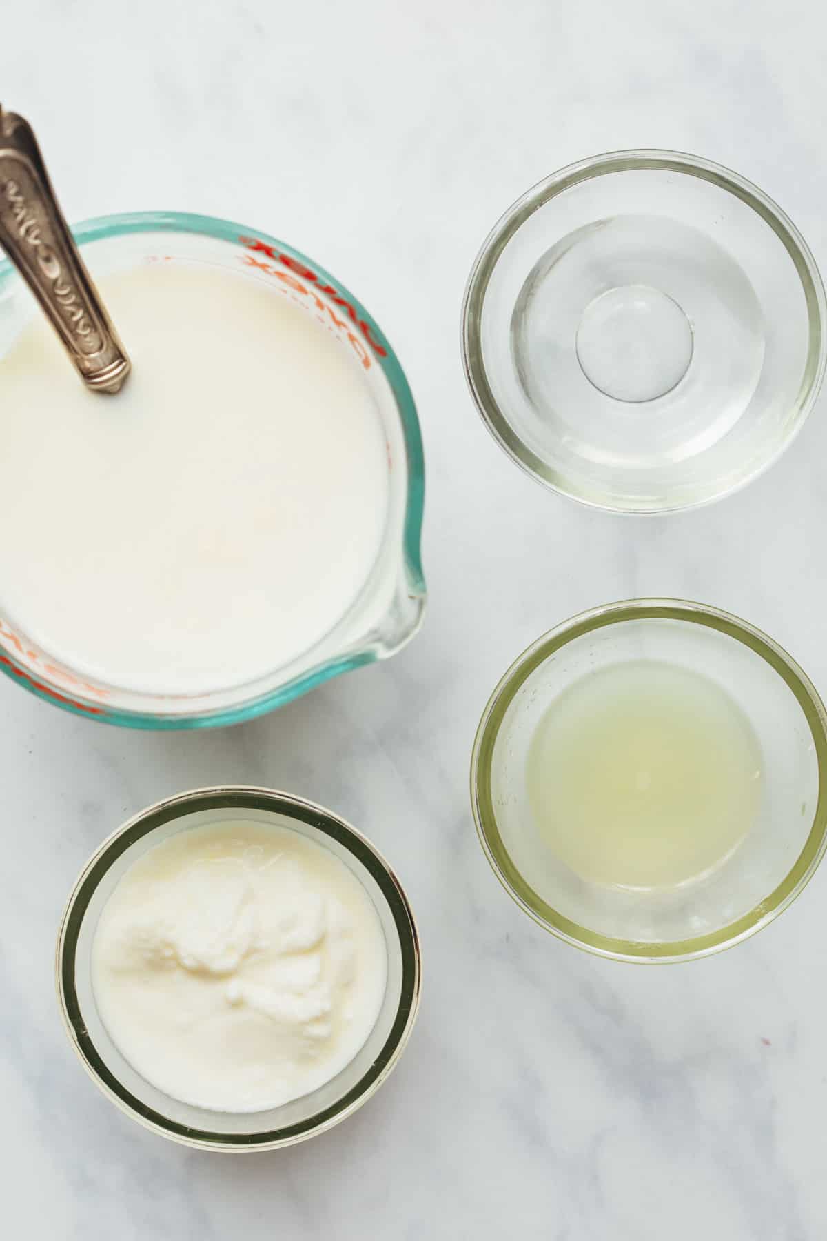 Milk, yogurt, vinegar and lemon juice - the ingredients that can be used to make buttermilk at home.