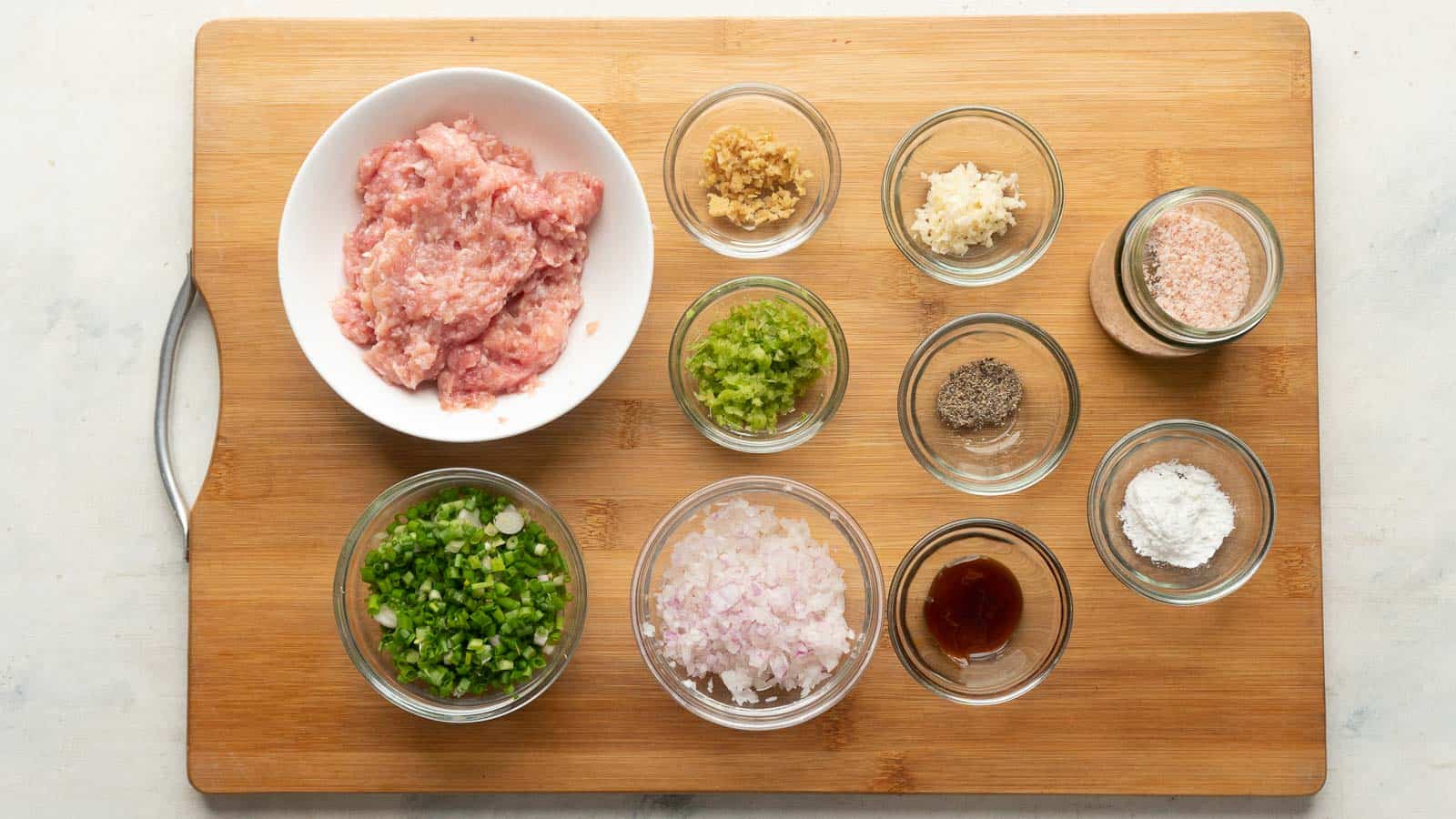 Ingredients for the chicken momos filling