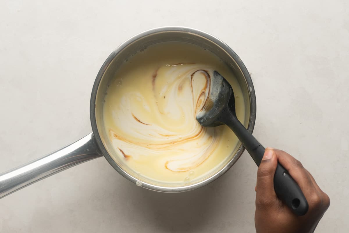 Picture incorporating vanilla and cream into eggnog
