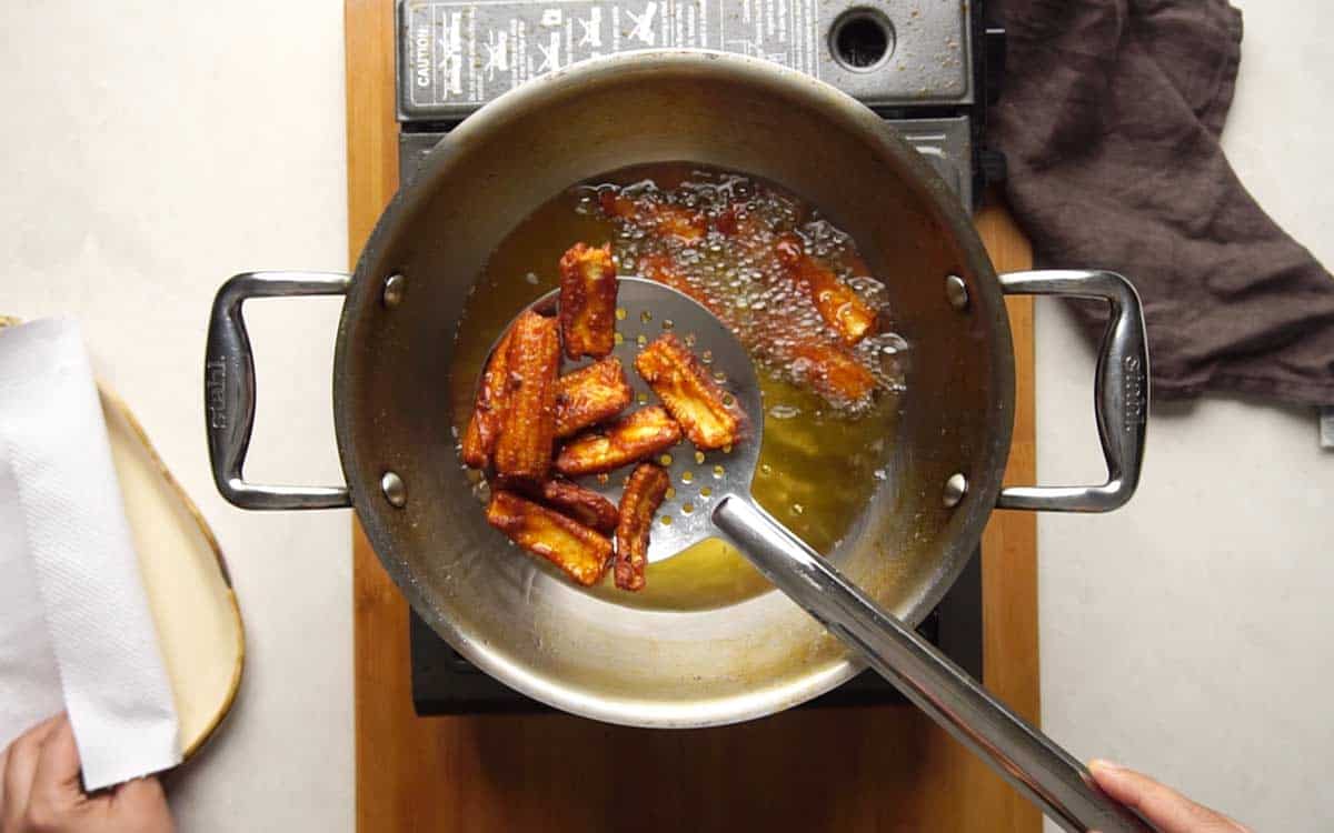 Picture showing how to deep fry baby corn