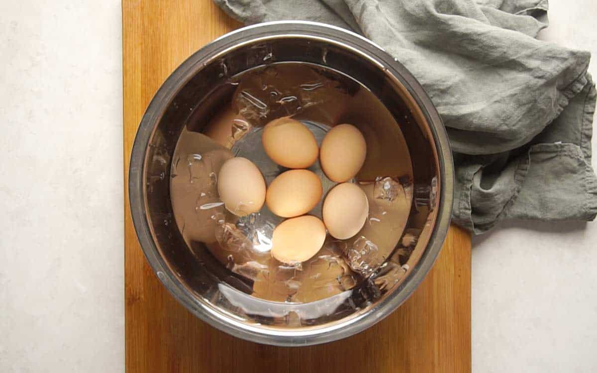 Picture showing how to make hard boiled eggs