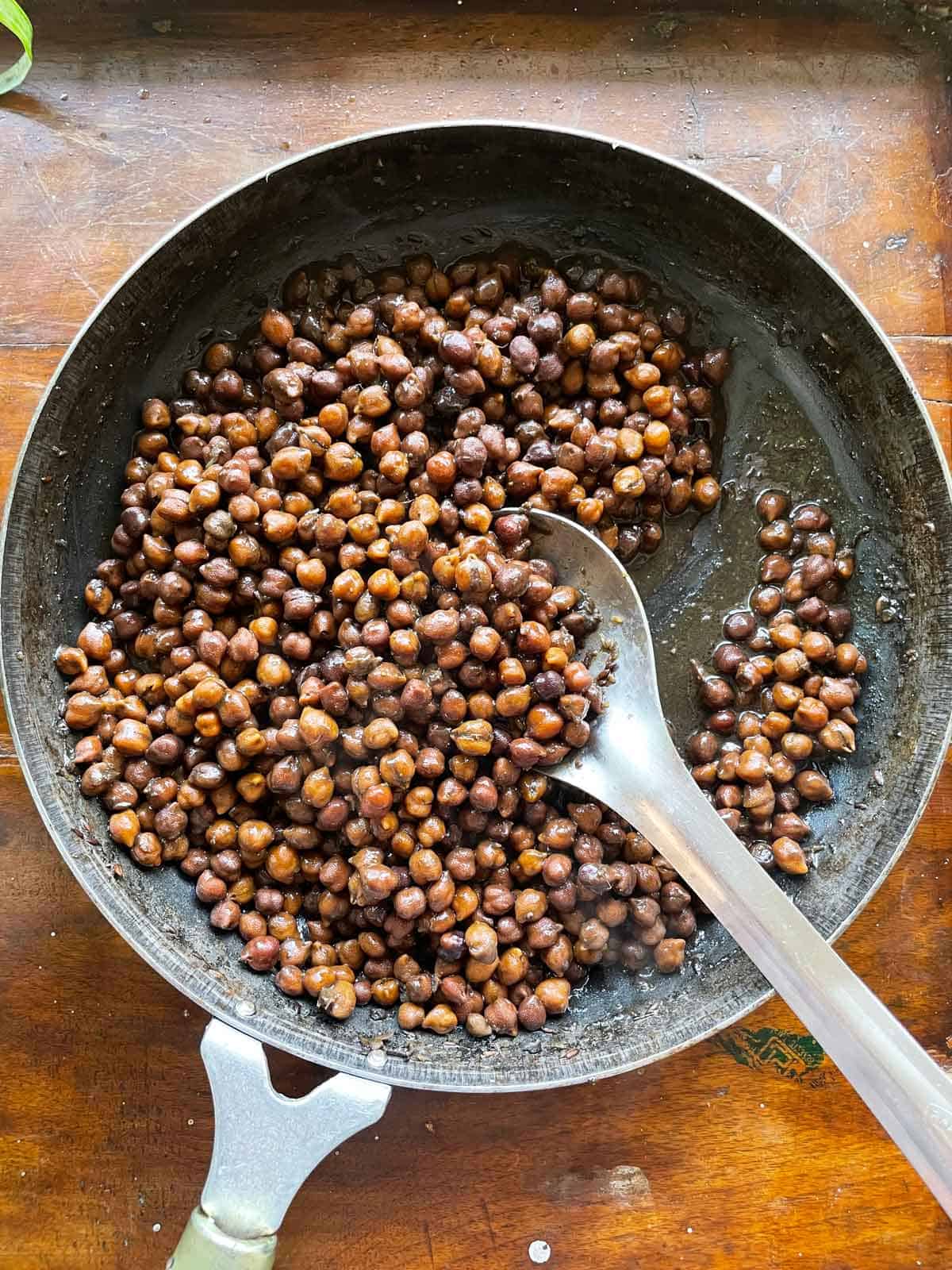 Kala chana pictures in the iron pan it was cooked in