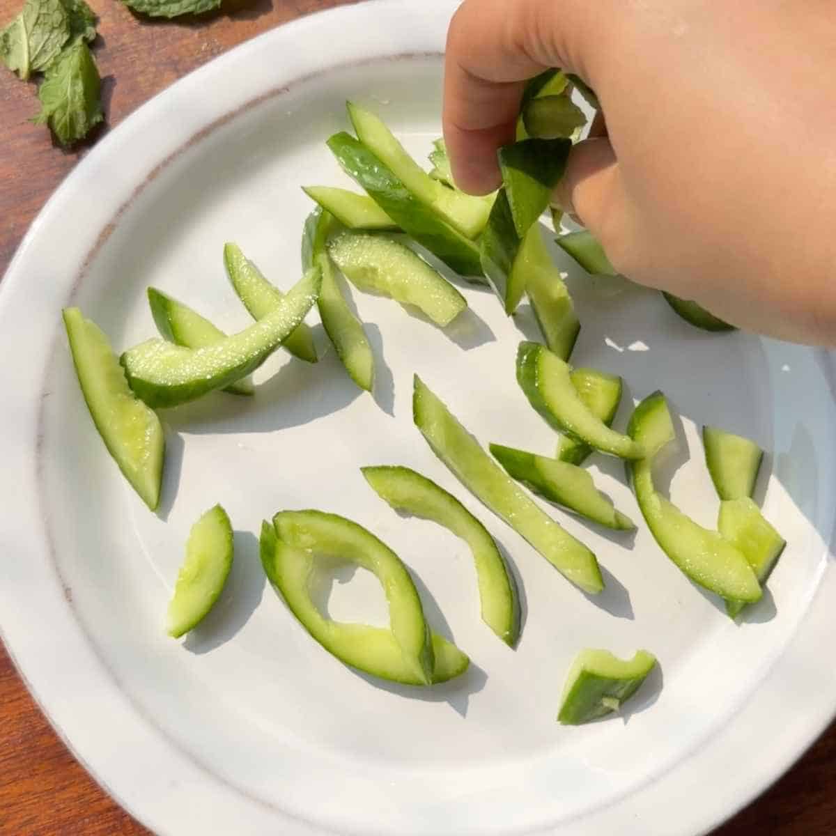 how to make spicy chicken cucumber salad - step 10
