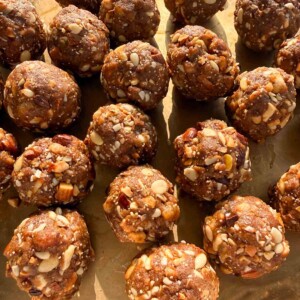 close up image of gond ke laddu to showcase their texture