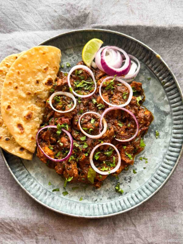 Indian chicken roast served with accompaniments