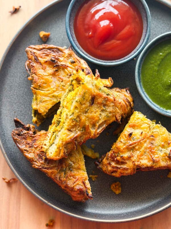 air fryer bread pakora served on a grey plate with accompaniments