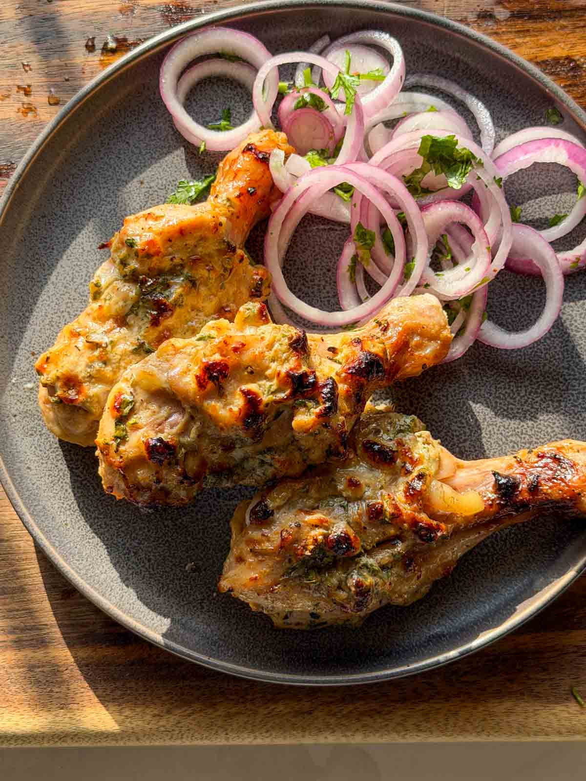 air fryer malai chicken tikka served on a plate with accompaniments