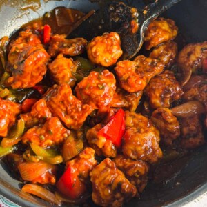 chilli chicken in the wok ready to be served